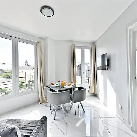Apartment Conviviale Et Lumineux - Iii *